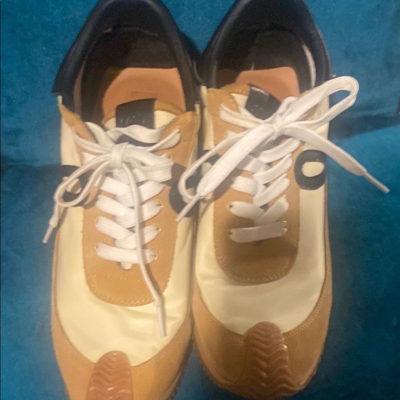 Loewe - Picture 5 of 5